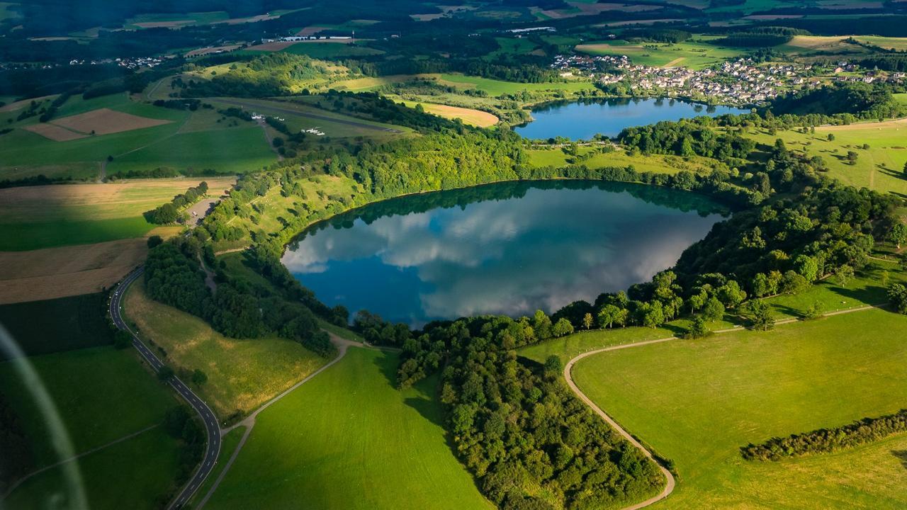Dorfgasthof Schmitz Schalkenmehren Exteriör bild